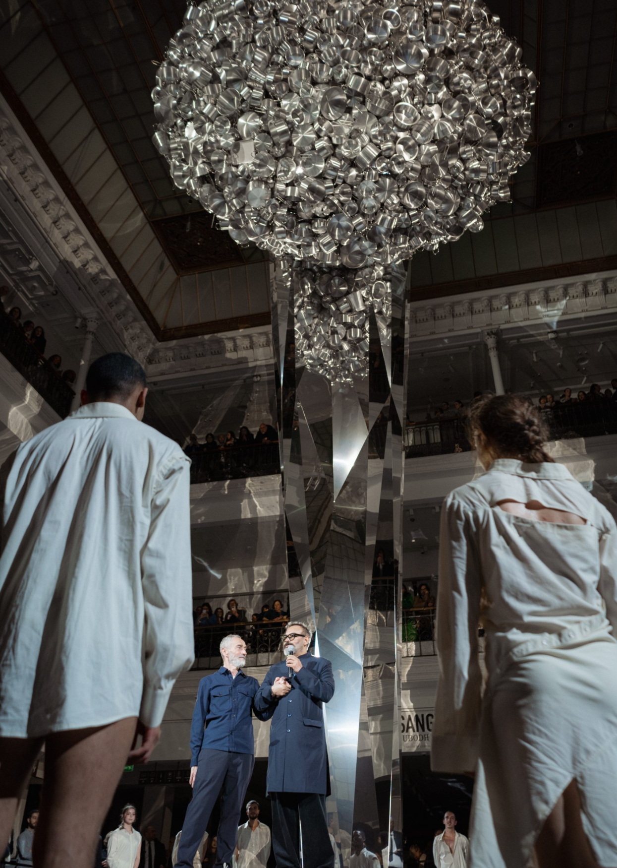 LE BON MARCHÉ INAUGURE “SANGAM”, NOUVELLE EXPOSITION MONUMENTALE DE SUBODH GUPTA-LE BON MARCHÉ RIVE GAUCHE 18
