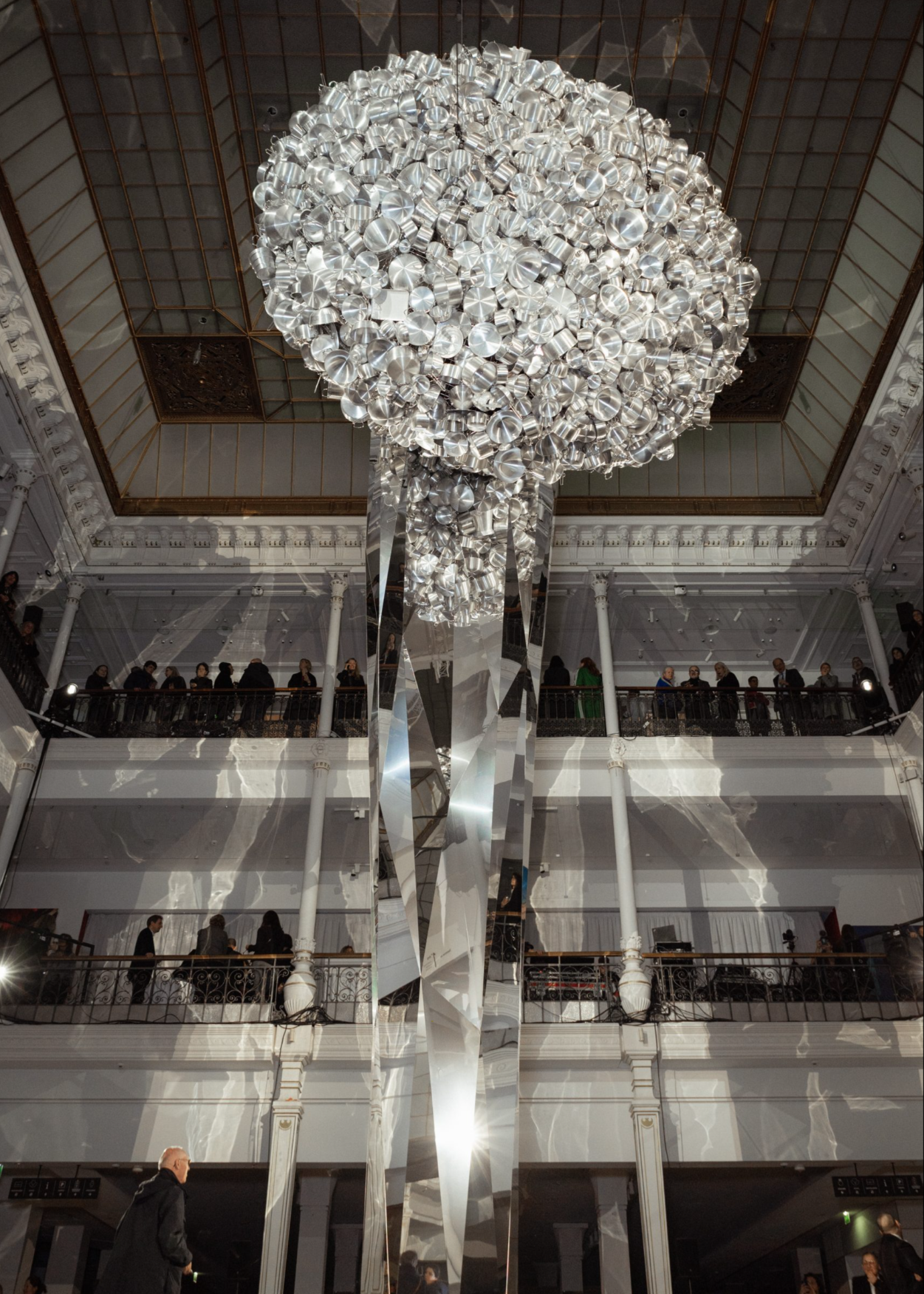 LE BON MARCHÉ INAUGURE “SANGAM”, NOUVELLE EXPOSITION MONUMENTALE DE SUBODH GUPTA-LE BON MARCHÉ RIVE GAUCHE 24