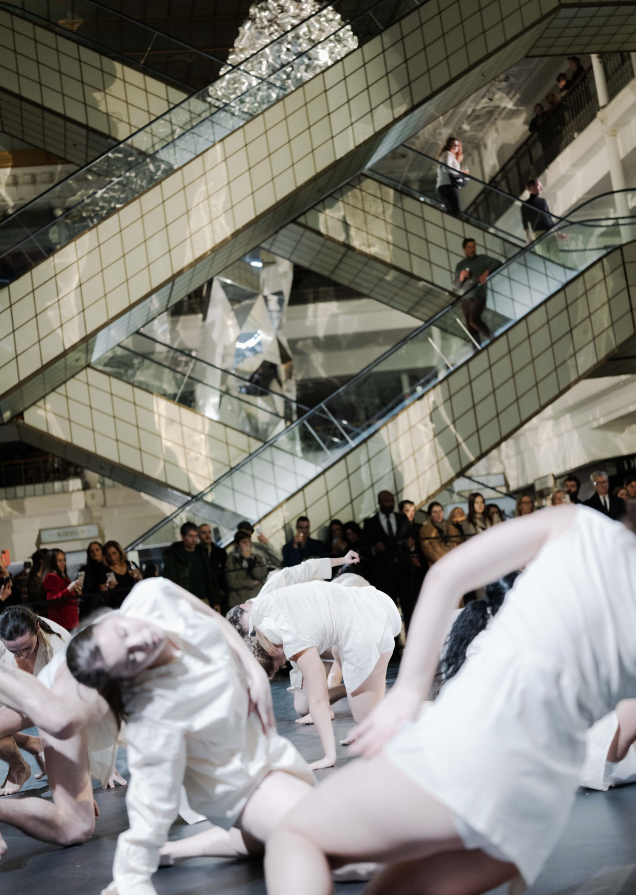 LE BON MARCHÉ INAUGURE “SANGAM”, NOUVELLE EXPOSITION MONUMENTALE DE SUBODH GUPTA-LE BON MARCHÉ RIVE GAUCHE 26