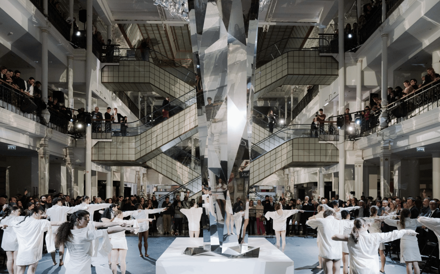 LE BON MARCHÉ INAUGURE “SANGAM”, NOUVELLE EXPOSITION MONUMENTALE DE SUBODH GUPTA-LE BON MARCHÉ RIVE GAUCHE 27
