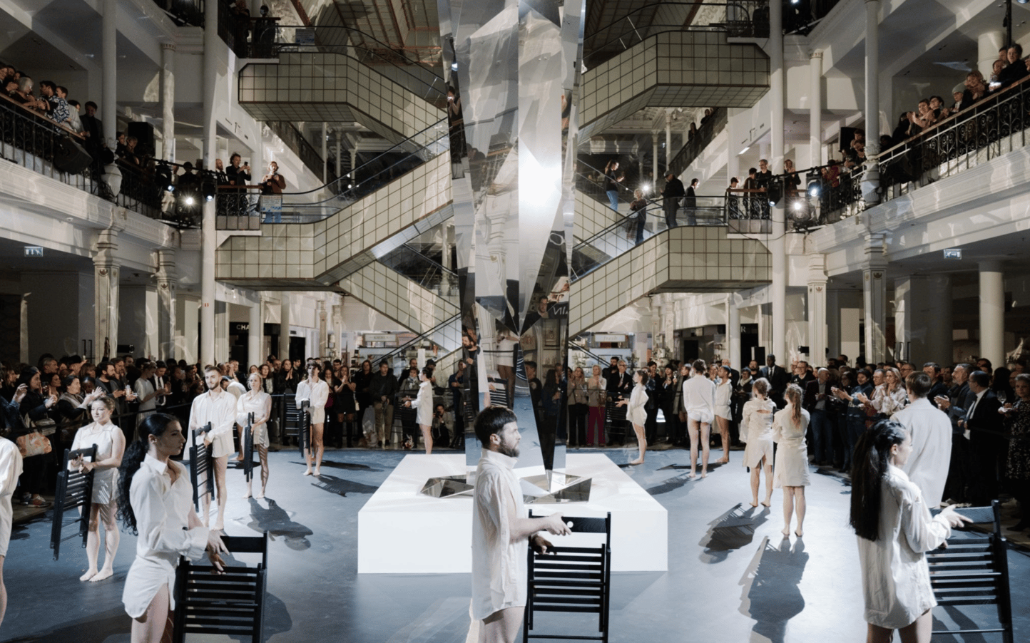 LE BON MARCHÉ INAUGURE “SANGAM”, NOUVELLE EXPOSITION MONUMENTALE DE SUBODH GUPTA-LE BON MARCHÉ RIVE GAUCHE 29