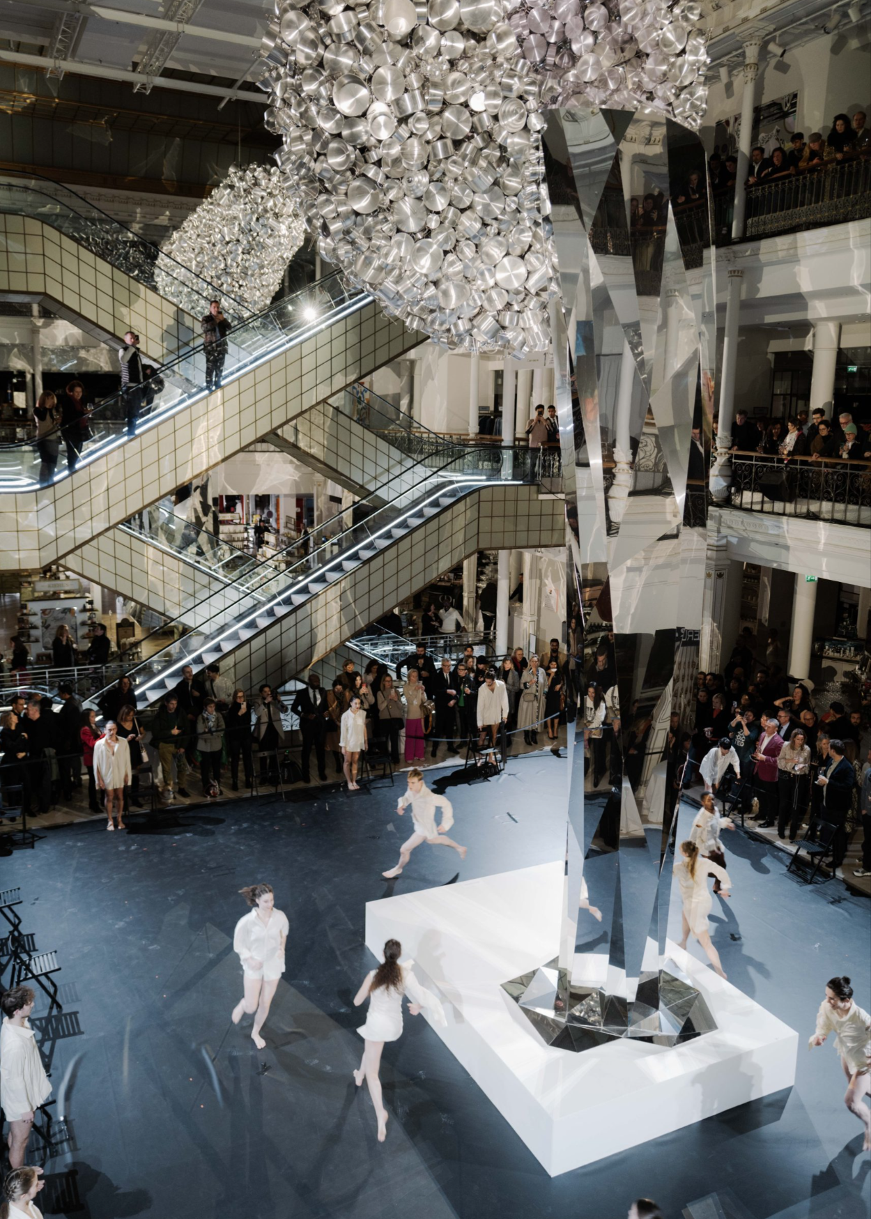 LE BON MARCHÉ INAUGURE “SANGAM”, NOUVELLE EXPOSITION MONUMENTALE DE SUBODH GUPTA-LE BON MARCHÉ RIVE GAUCHE 34