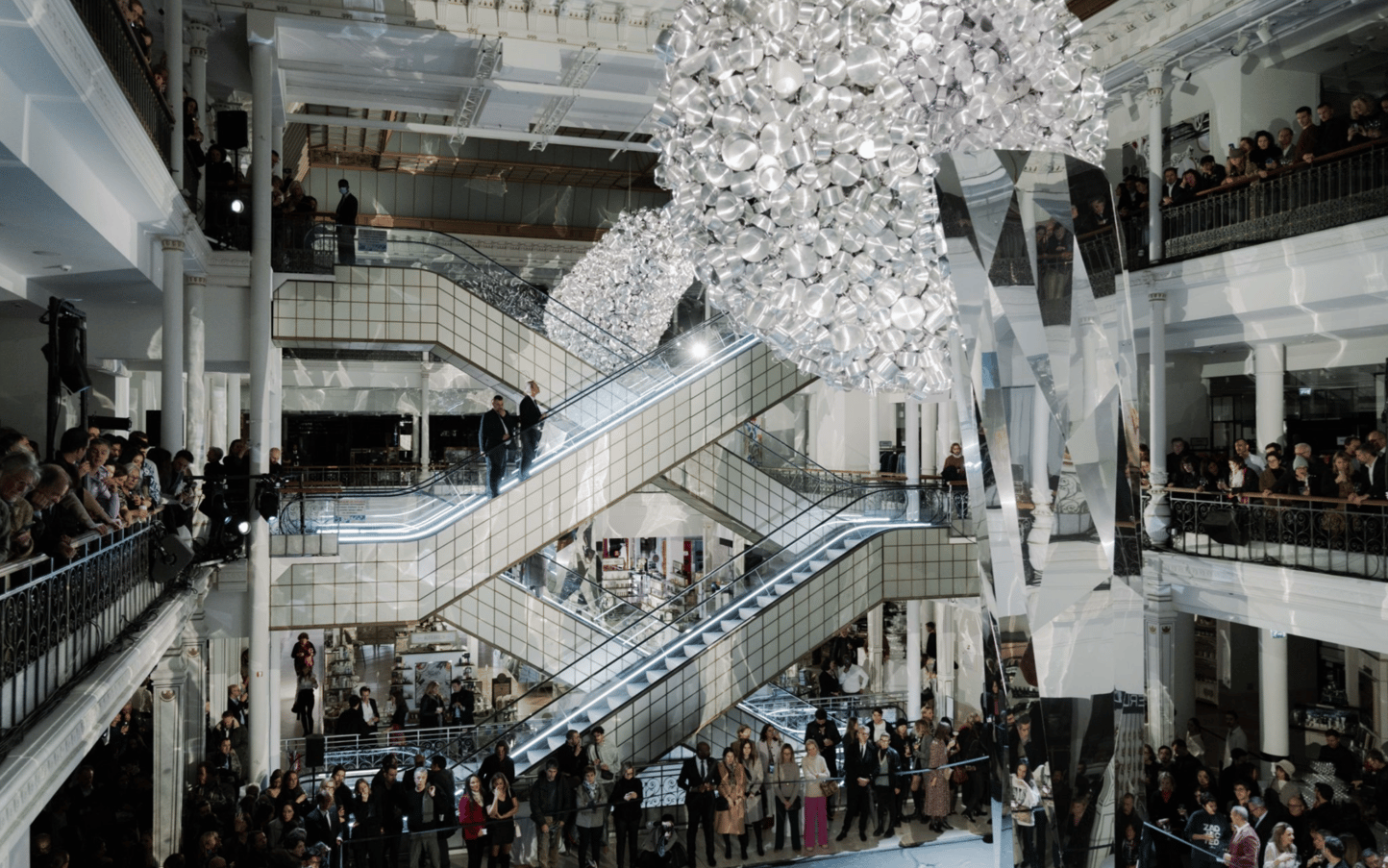 LE BON MARCHÉ INAUGURE “SANGAM”, NOUVELLE EXPOSITION MONUMENTALE DE SUBODH GUPTA-LE BON MARCHÉ RIVE GAUCHE 41