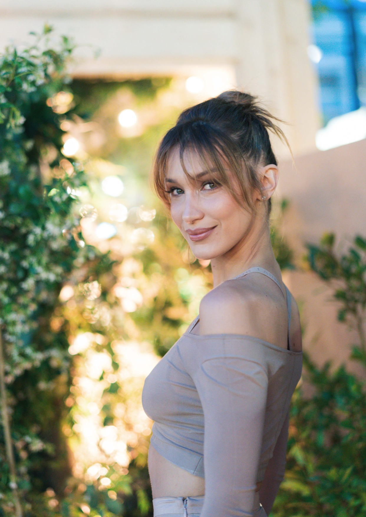 DIOR ET VOGUE PARIS INVITENT PEDRO ALMODÓVAR ET BELLA HADID À LEUR TABLE CANNOISE-FESTIVAL DE CANNES 21
