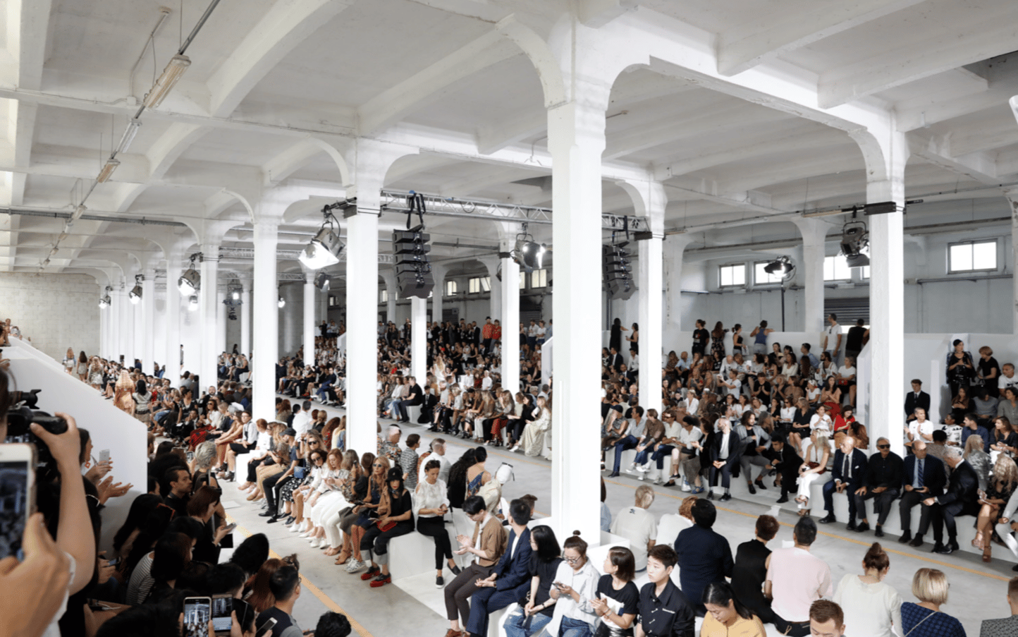 AU PREMIER RANG DU DÉFILÉ ROBERTO CAVALLI PRINTEMPS-ÉTÉ 2019-FASHION WEEK 9