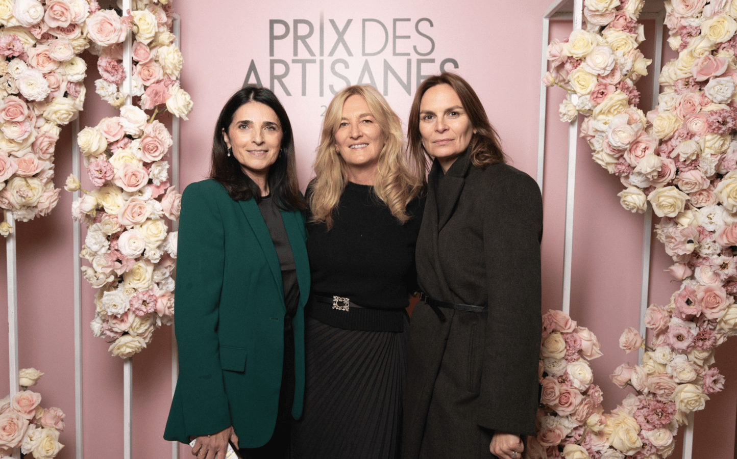 LE SAVOIR-FAIRE FÉMININ FRANÇAIS MIS EN LUMIÈRE PAR LE PRIX DES ARTISANES-SIÈGE LVMH | PARIS | FRANCE 2