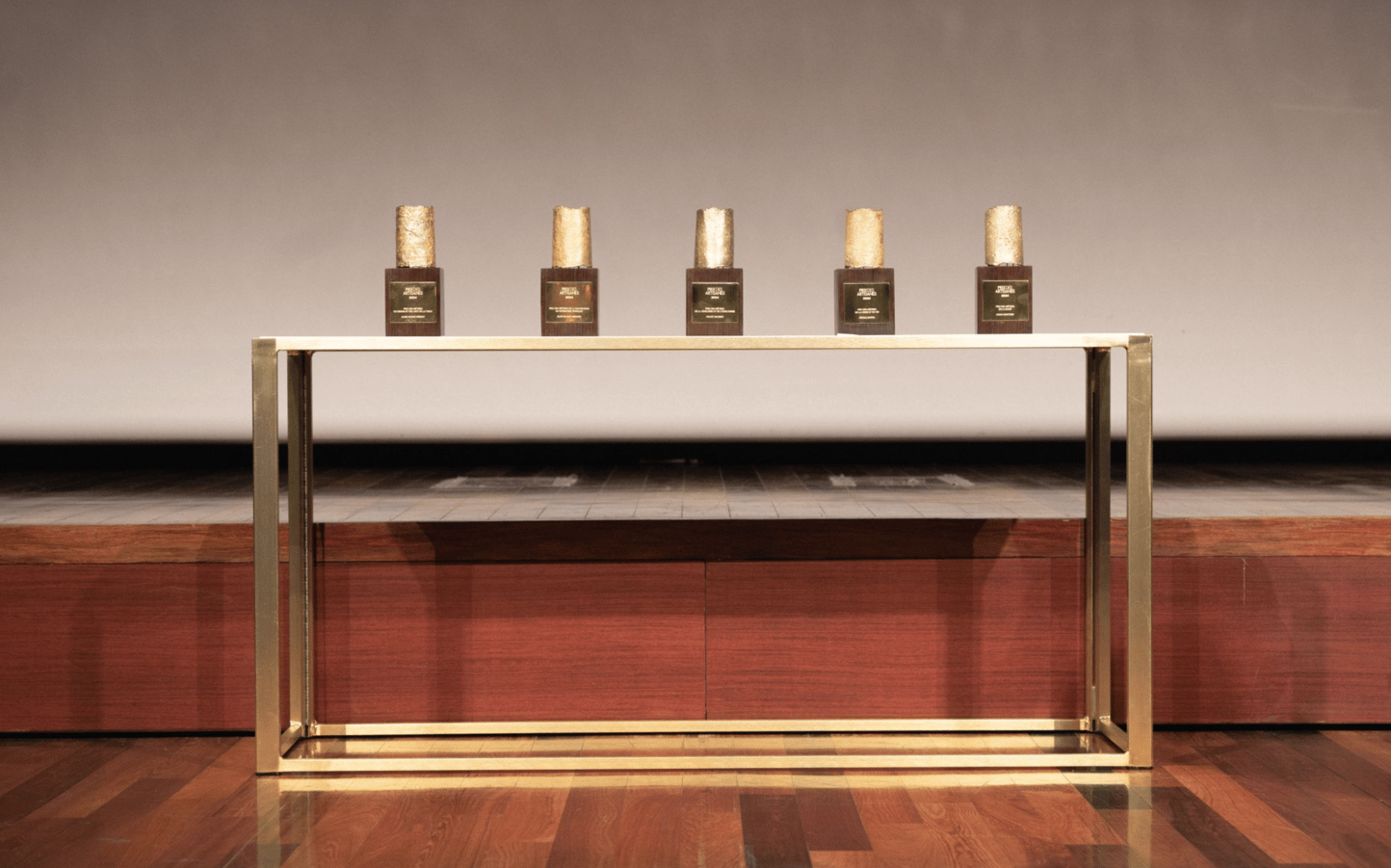 LE SAVOIR-FAIRE FÉMININ FRANÇAIS MIS EN LUMIÈRE PAR LE PRIX DES ARTISANES-SIÈGE LVMH | PARIS | FRANCE 6