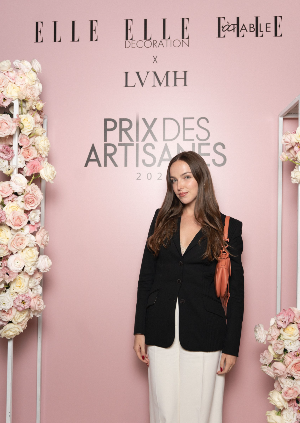 LE SAVOIR-FAIRE FÉMININ FRANÇAIS MIS EN LUMIÈRE PAR LE PRIX DES ARTISANES-SIÈGE LVMH | PARIS | FRANCE 21