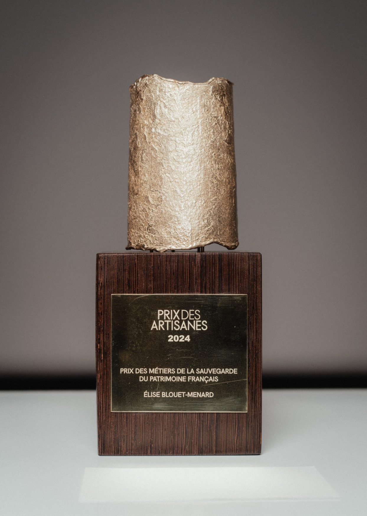 LE SAVOIR-FAIRE FÉMININ FRANÇAIS MIS EN LUMIÈRE PAR LE PRIX DES ARTISANES-SIÈGE LVMH | PARIS | FRANCE 22