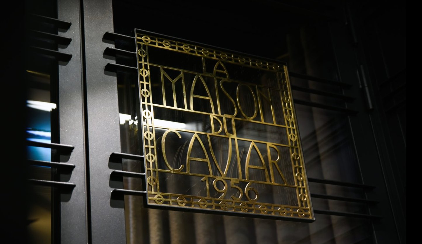 MARION COTILLARD, ISABELLE ADJANI, ET LEÎLA BEKHTI À LA TABLE D’ALBANE CLERET-LA MAISON DU CAVIAR 12