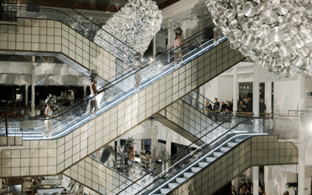 LE BON MARCHÉ INAUGURE “SANGAM”, NOUVELLE EXPOSITION MONUMENTALE DE SUBODH GUPTA